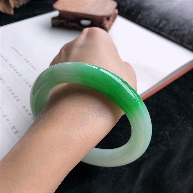 Lighting - Natürliches burmesisches Jadeit-Armband, Eis-Wachs-Typ, hellgrünes rundes