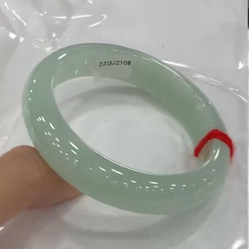 Natürliches Burmesisches Jade- – Lighting Bewertung und Preis