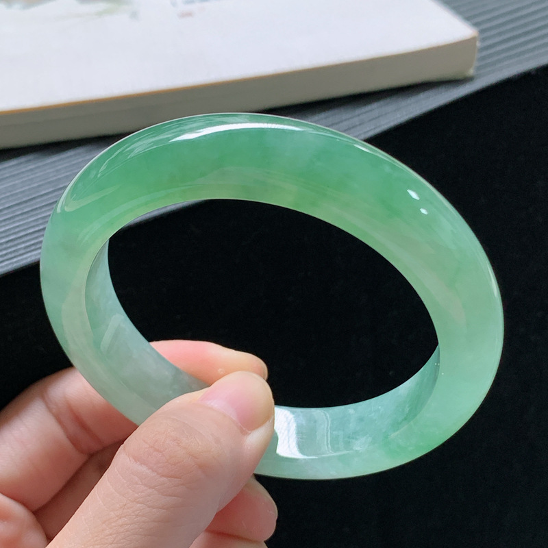 Jadeit-Armband, burmesischer E – Lighting Bewertung und Preis