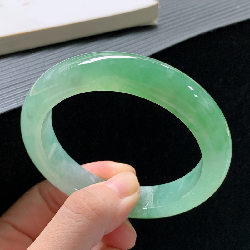 Jadeit-Armband, burmesischer E – Lighting Bewertung und Preis