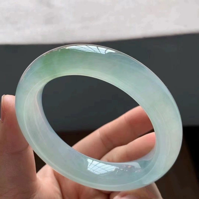 Helles Eisjade-Armband für Mäd – Lighting Bewertung und Preis