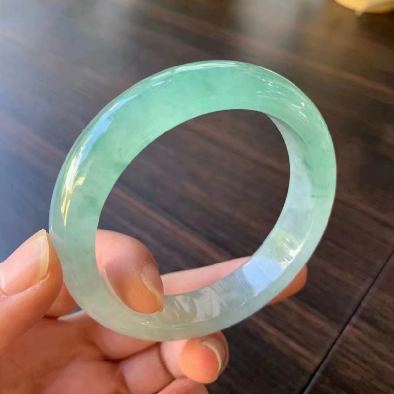 Helles Eisjade-Armband für Mäd – Lighting Bewertung und Preis