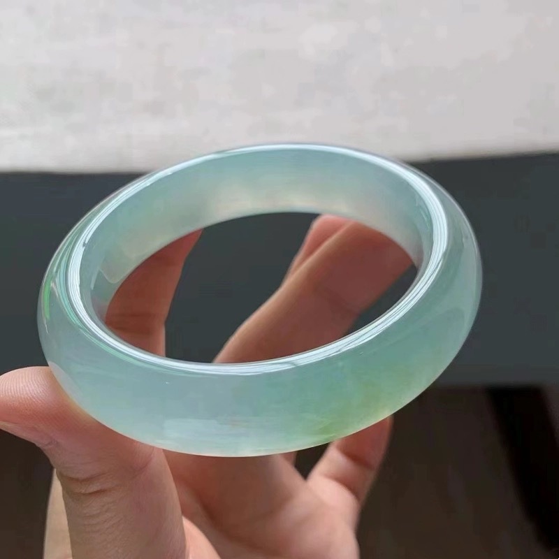 Helles Eisjade-Armband für Mäd – Lighting Bewertung und Preis