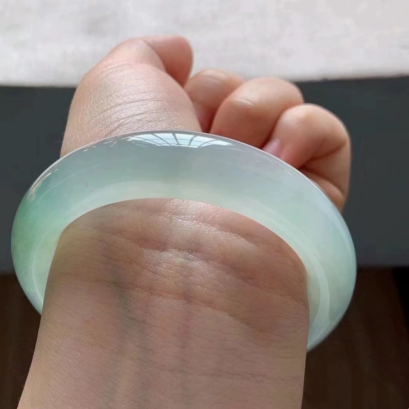 Helles Eisjade-Armband für Mäd – Lighting Bewertung und Preis